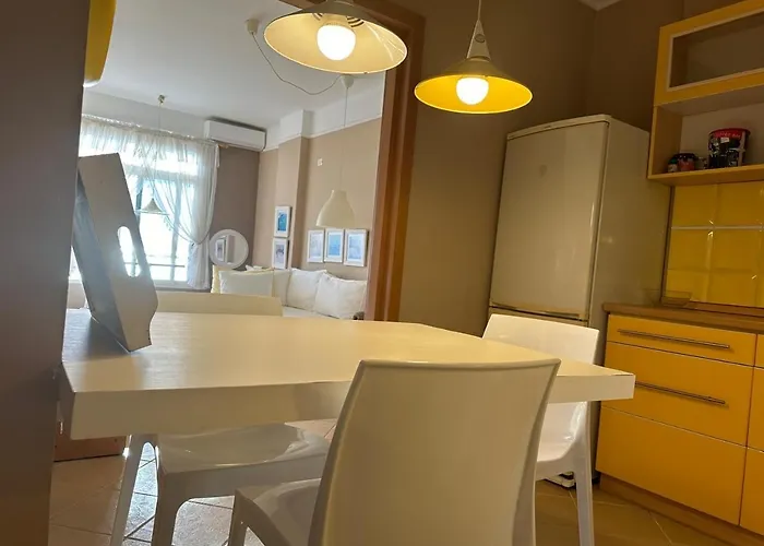 Beach View! Seaside Apartment