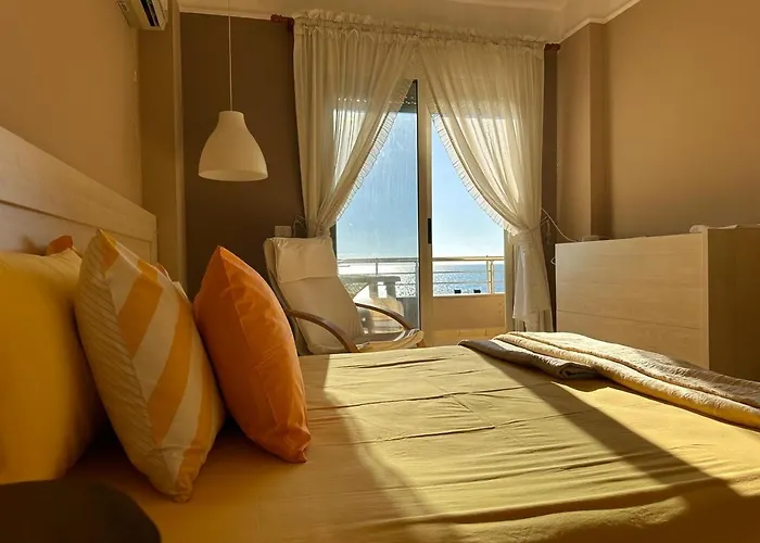Beach View! Seaside Apartment